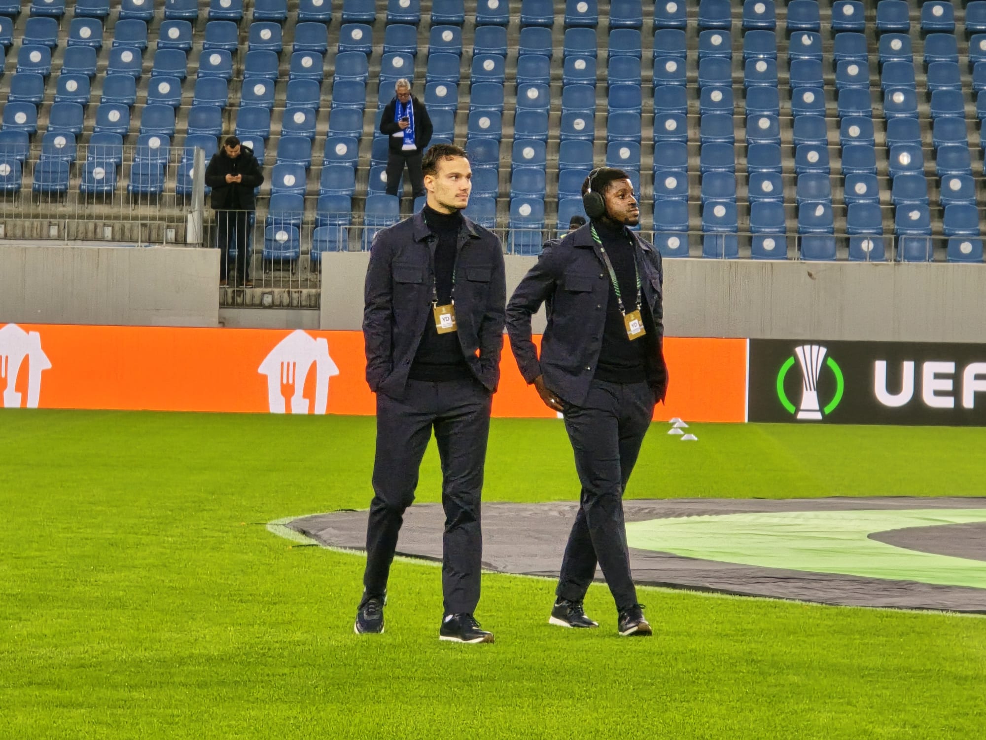 Jucătorii Universităţii Craiova la stadion