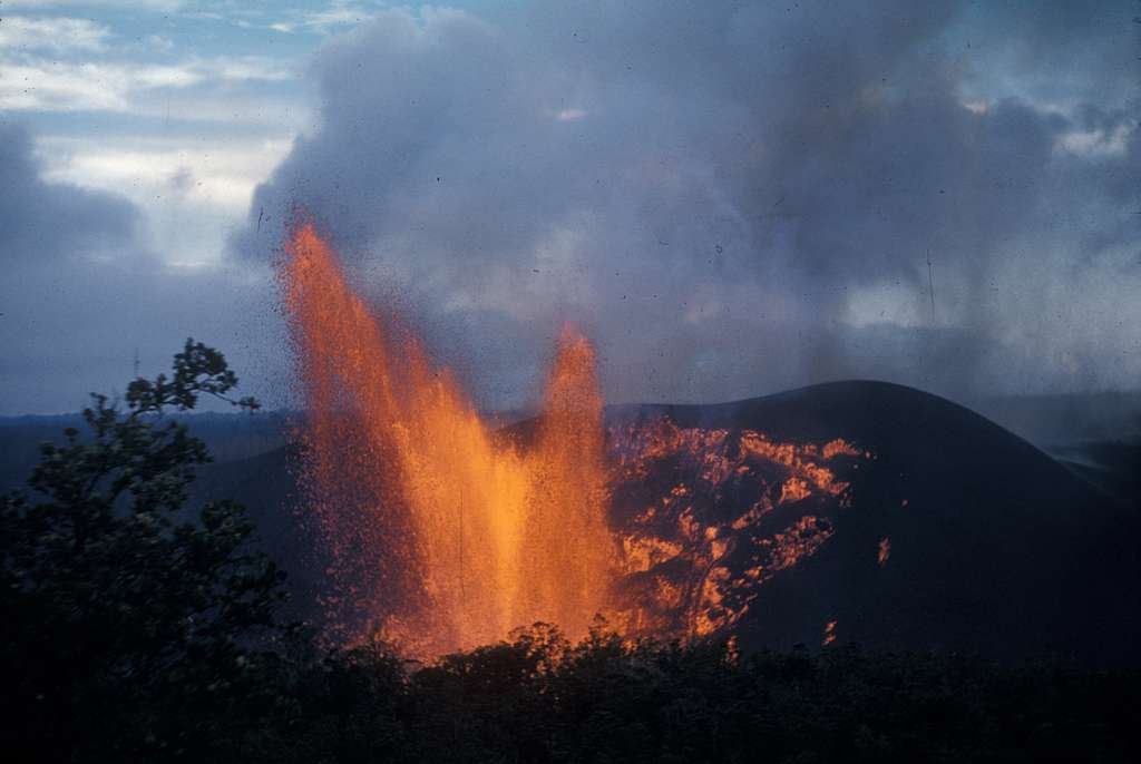 Asta mai lipsea: a erupt vulcanul Kilauea, din Hawaii!