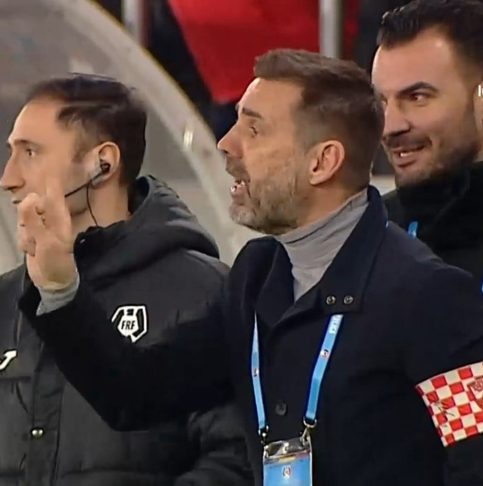 Zeljko Kopic a explodat la Dinamo &ndash; moment rar cu antrenorul c&acirc;inilor! Arbitrul i-a arătat imediat cartonașul galben. Foto: Captură Prima Sport