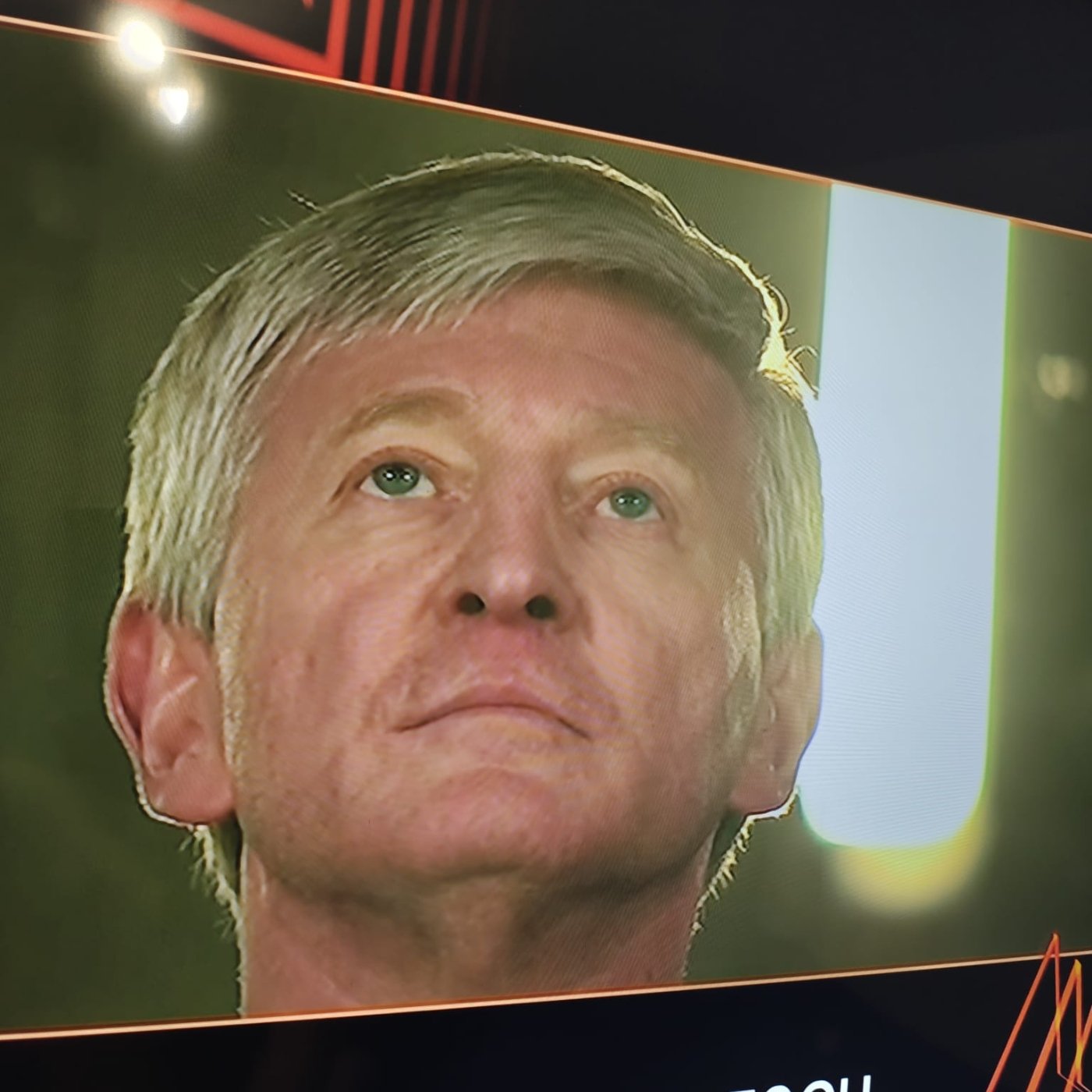 Rinat Ahmetov, devastat în timpul momentului de reculegere. Foto: captură Digi Sport