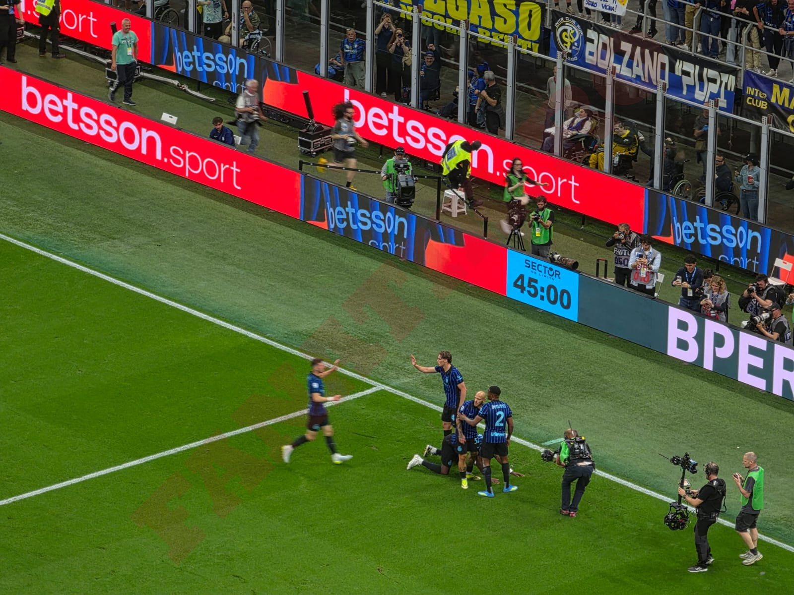 Explozie de bucurie la golul marcat de Marcus Thuram. Foto: Fanatik